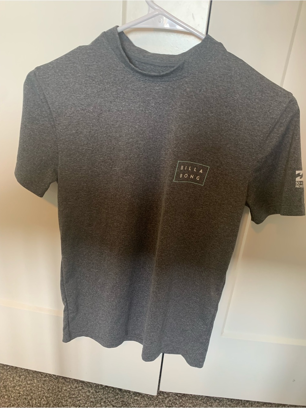 Billabong Gray Short-Sleeve rash guard